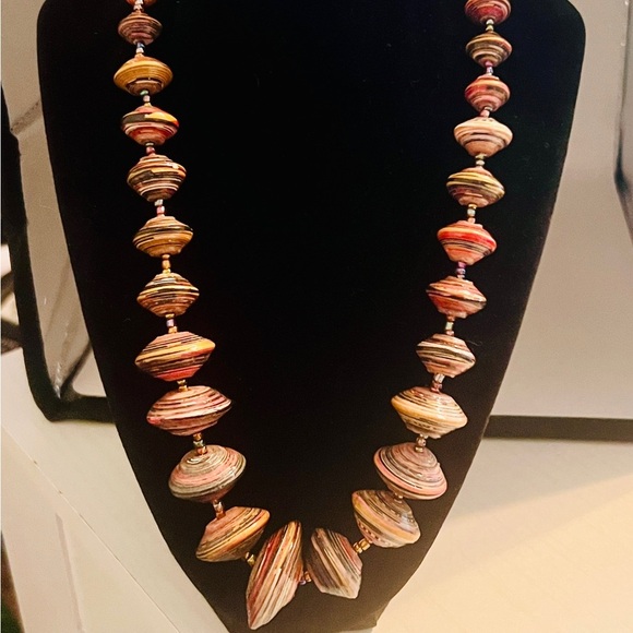 Bead for Life graduated Paper Beads with colored seal pearls Made in Uganda - Picture 2 of 16